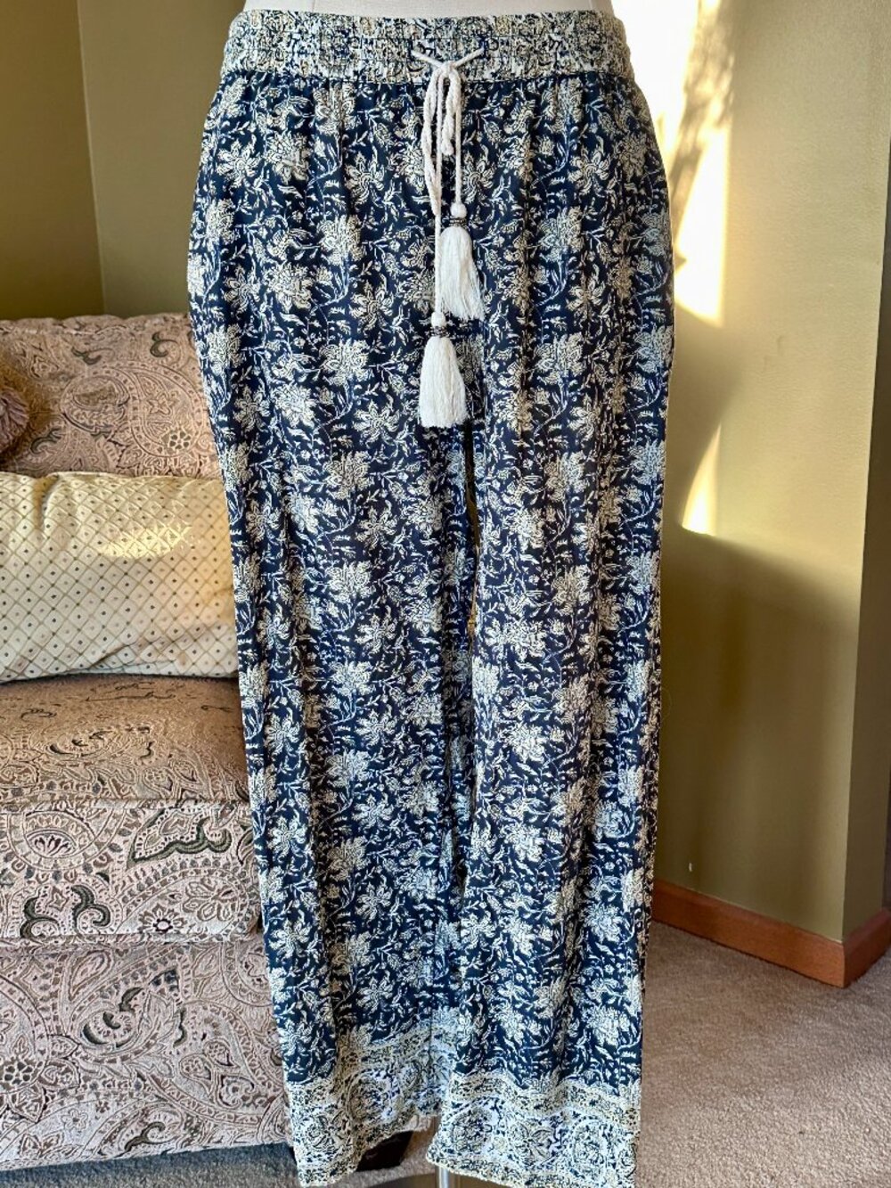 Sundance "Leia" Ocean Navy Floral Cropped Drawstring Pants